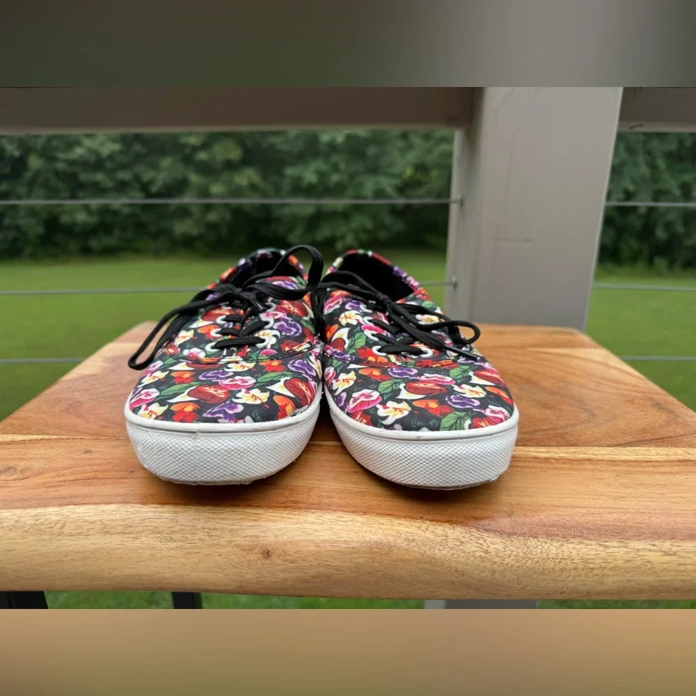 Disney Alice in Wonderland floral tennis shoes. Size 9.